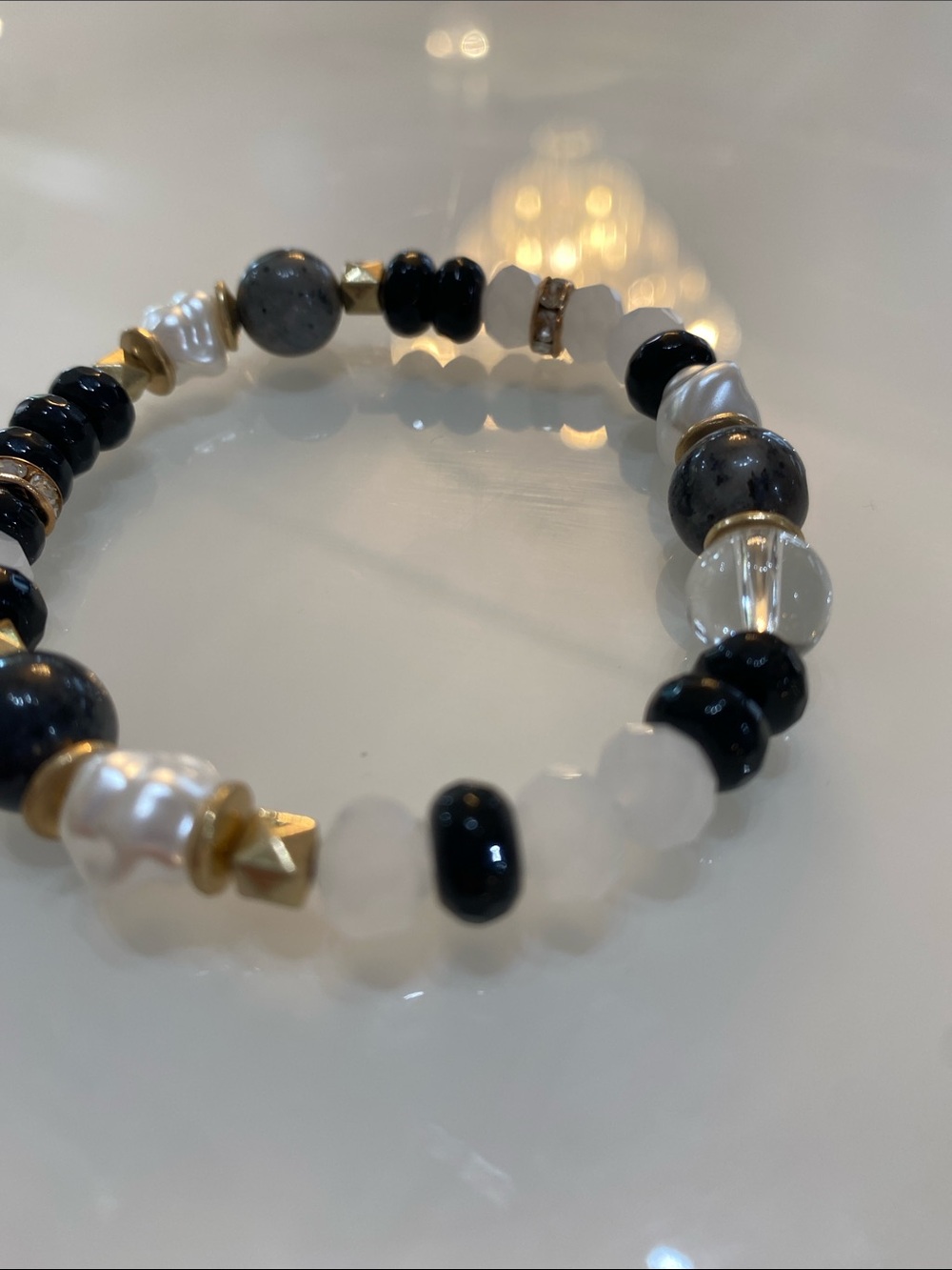 Elegant Black & Gold Beaded Bracelet with Pearl Accent - Picture 3 of 4
